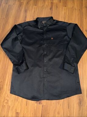 Ariat Men’s Black Long Sleeve Button-Up Shirt with Chest Pocket